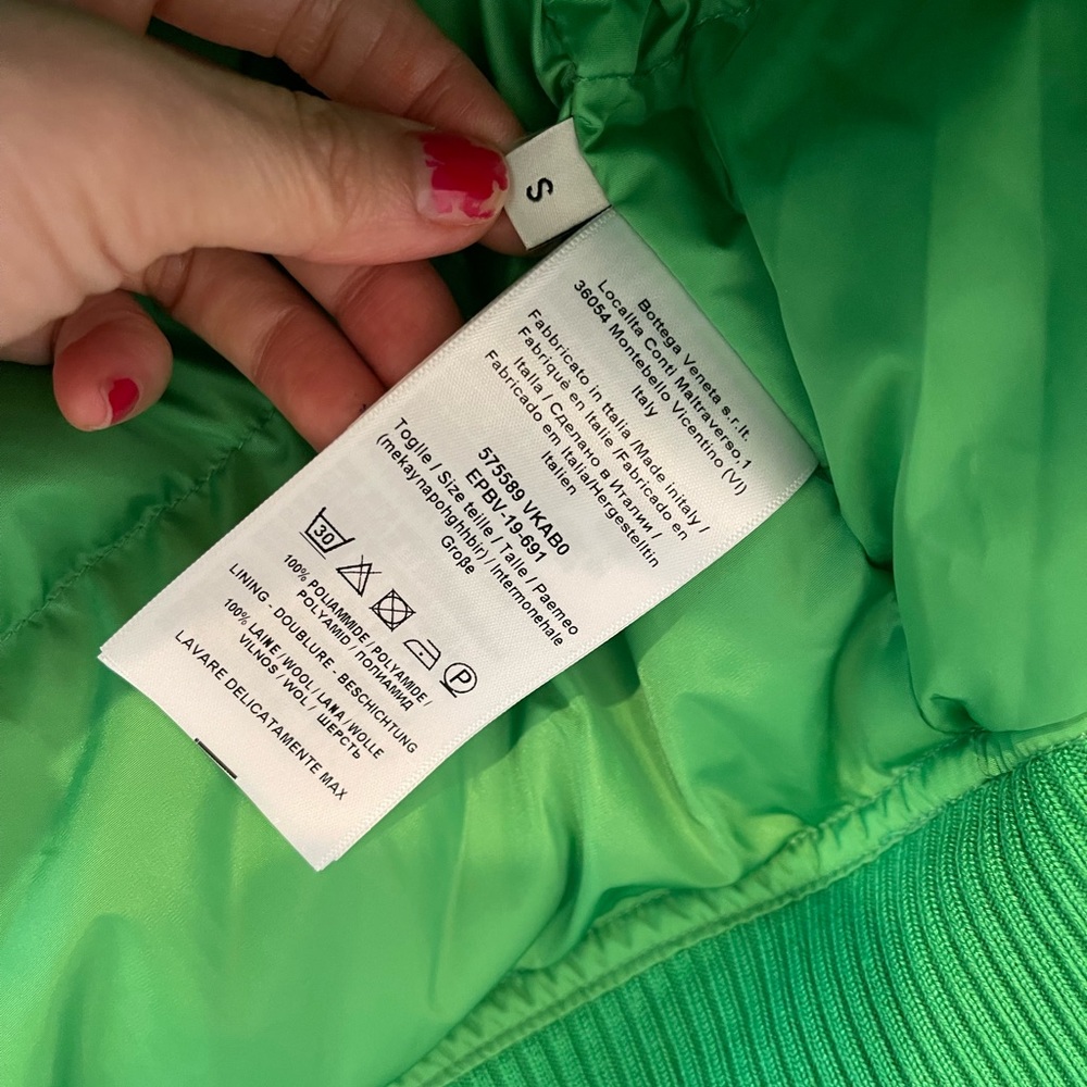 BV Pre Fall 2021 green puffy jacket Small NWT - Picture 8 of 10